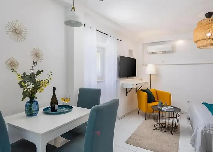 1 Bedroom Gorgeous In Apartamento