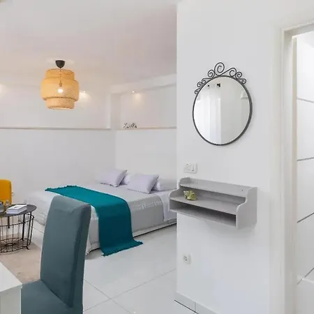 1 Bedroom Gorgeous In דירה *