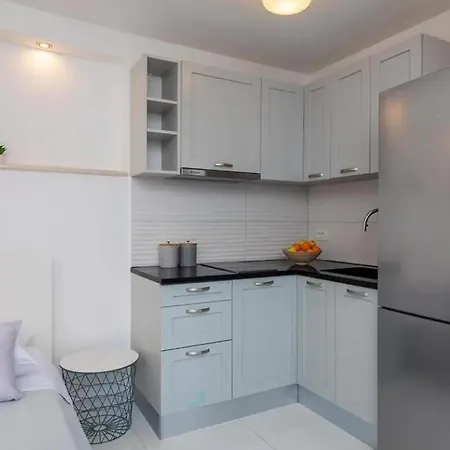 1 Bedroom Gorgeous In דירה סוטיבאן