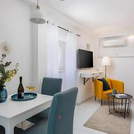 1 Bedroom Gorgeous In דירה